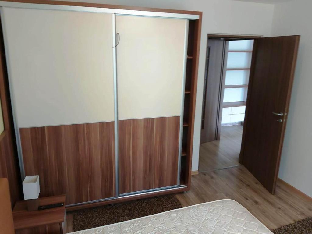 Cristal Metropolis Appartement Boekarest Buitenkant foto