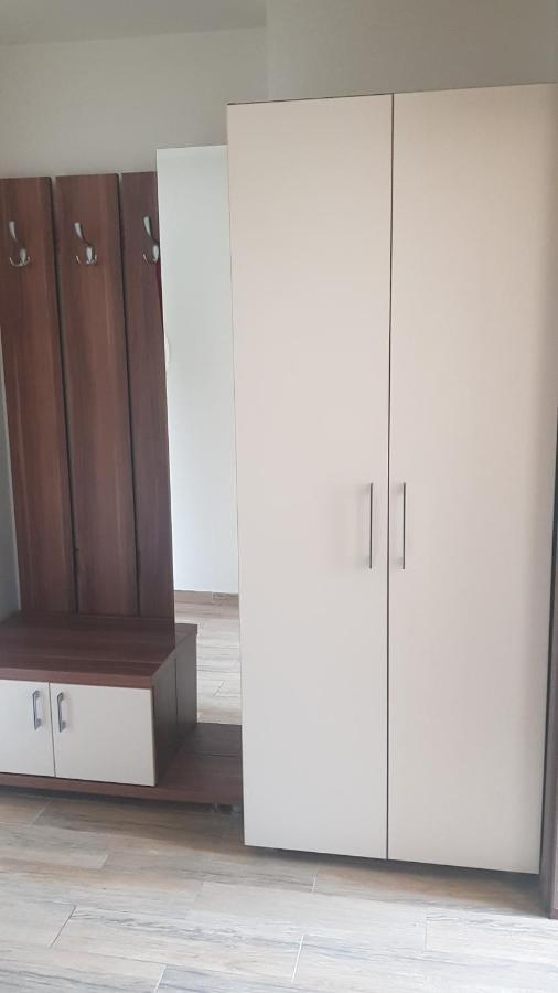 Cristal Metropolis Appartement Boekarest Buitenkant foto